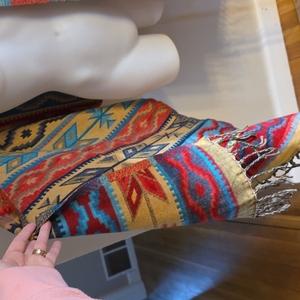 Aztec Patterned Shawl/Wrap - Picture 4 of 8